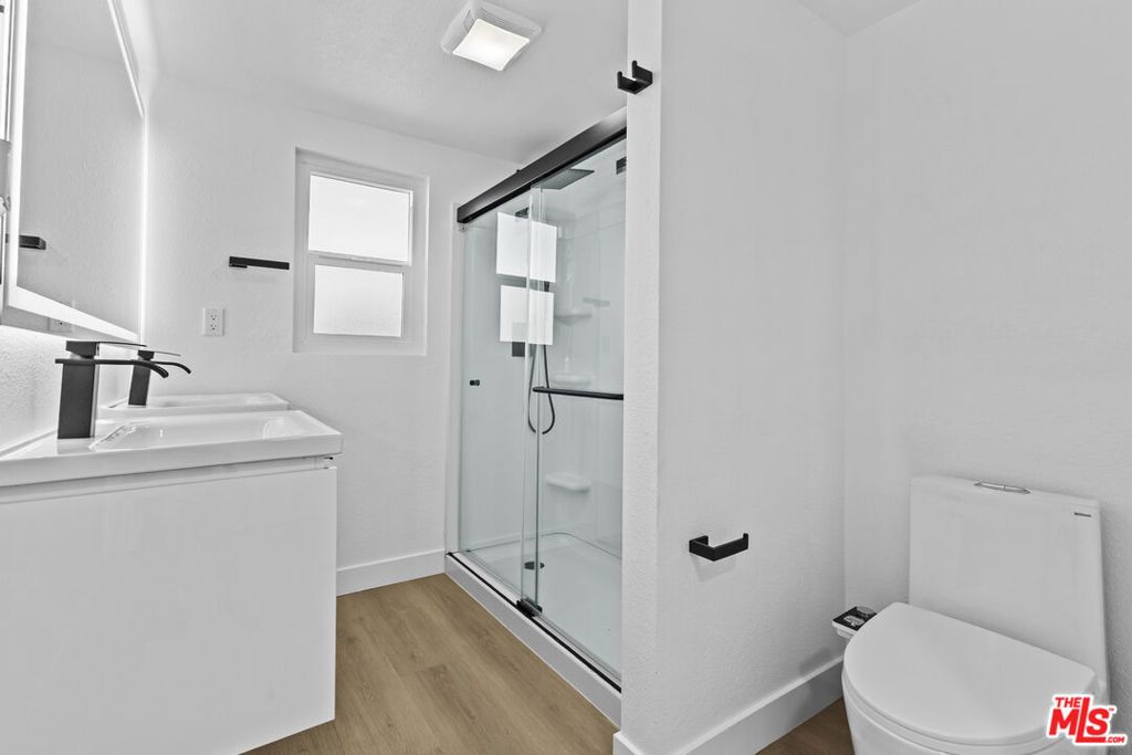 Image 12 of property listing at 585 E Mead Street, San Jacinto, CA 92583