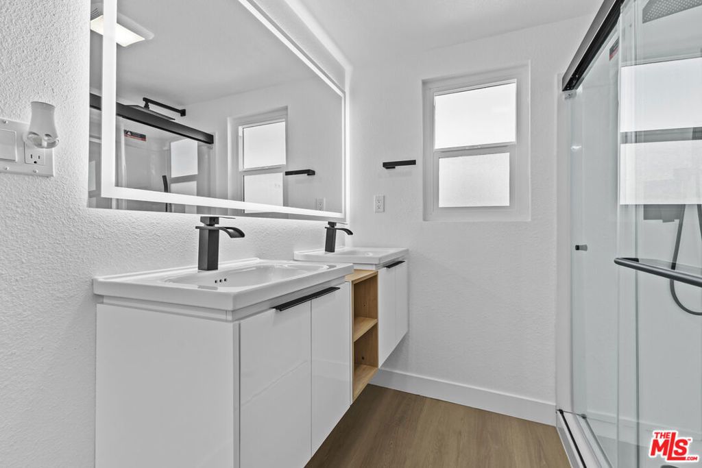 Image 13 of property listing at 585 E Mead Street, San Jacinto, CA 92583