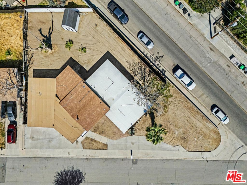 Image 26 of property listing at 585 E Mead Street, San Jacinto, CA 92583