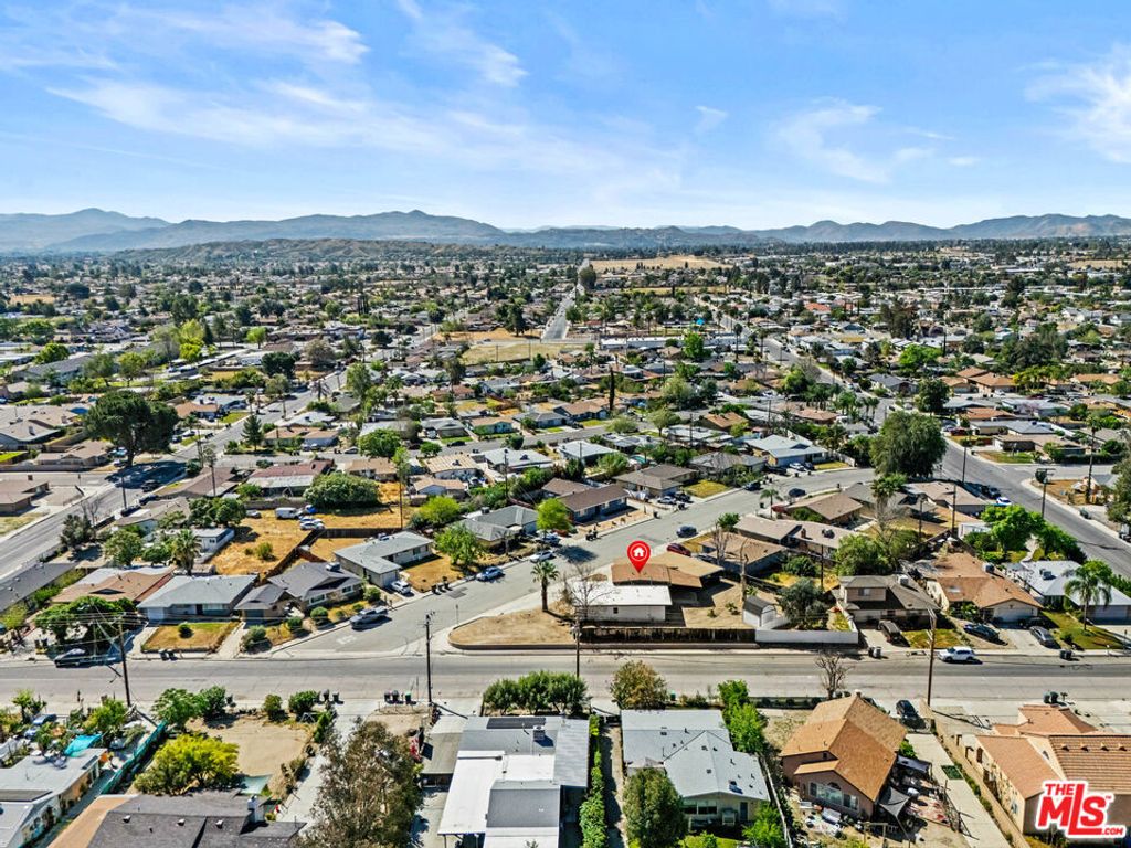 Image 34 of property listing at 585 E Mead Street, San Jacinto, CA 92583