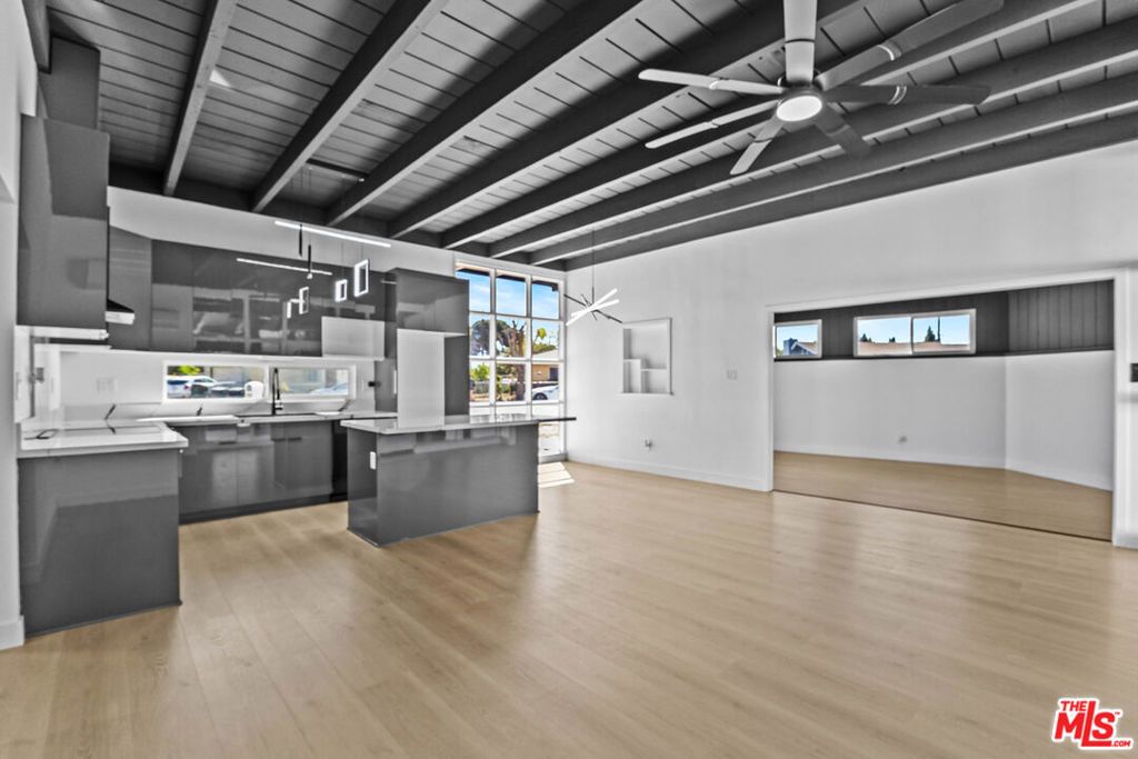 Image 4 of property listing at 585 E Mead Street, San Jacinto, CA 92583