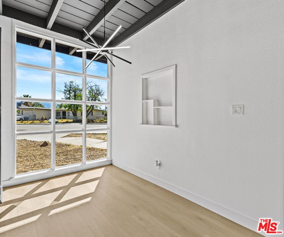 Image 6 of property listing at 585 E Mead Street, San Jacinto, CA 92583