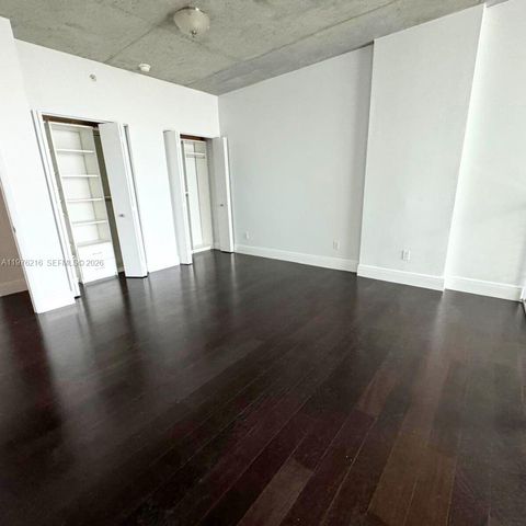 690 SW 1st Ct PHI24, Miami, FL 33130