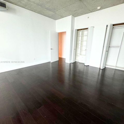 690 SW 1st Ct PHI24, Miami, FL 33130