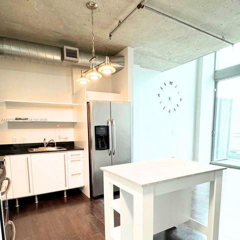 690 SW 1st Ct PHI24, Miami, FL 33130