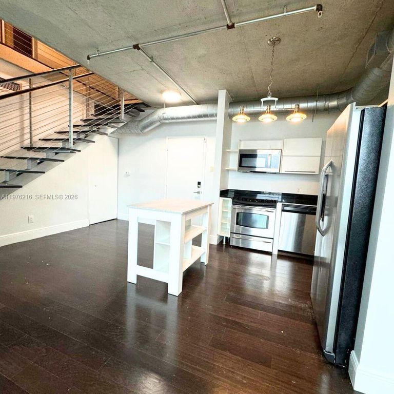 690 SW 1st Ct PHI24, Miami, FL 33130