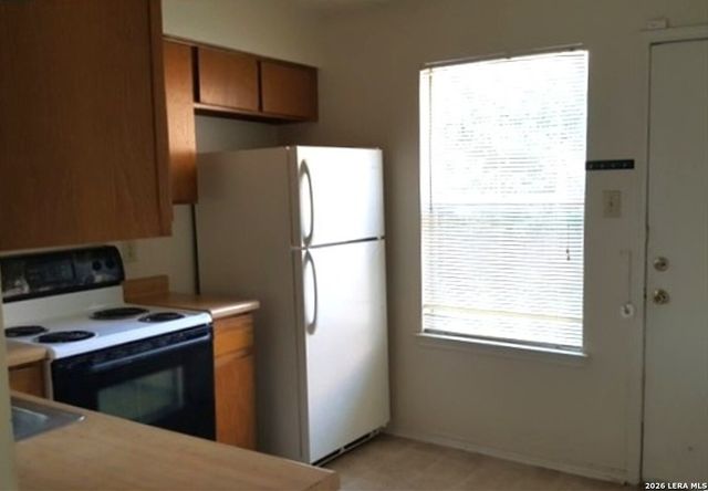 8913 Fall River Dr, San Antonio, TX 78250