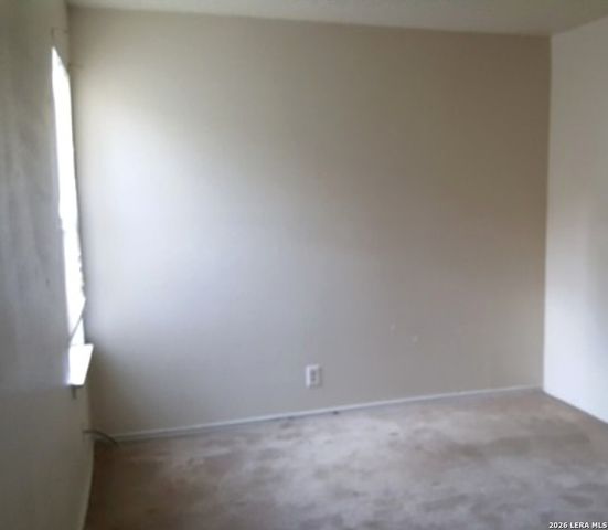 8913 Fall River Dr, San Antonio, TX 78250