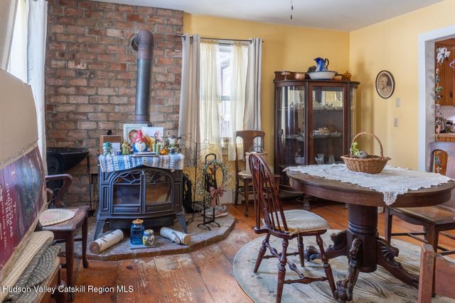 11 Dunbar Road, Hudson, NY 12534