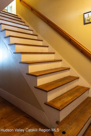 11 Dunbar Road, Hudson, NY 12534