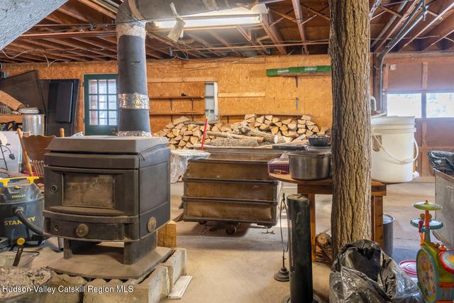 11 Dunbar Road, Hudson, NY 12534