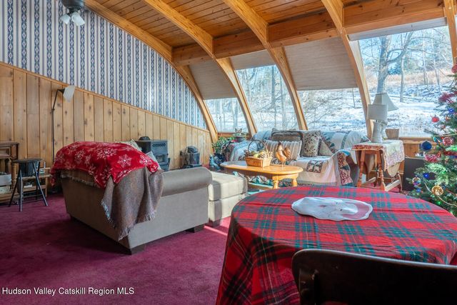 11 Dunbar Road, Hudson, NY 12534