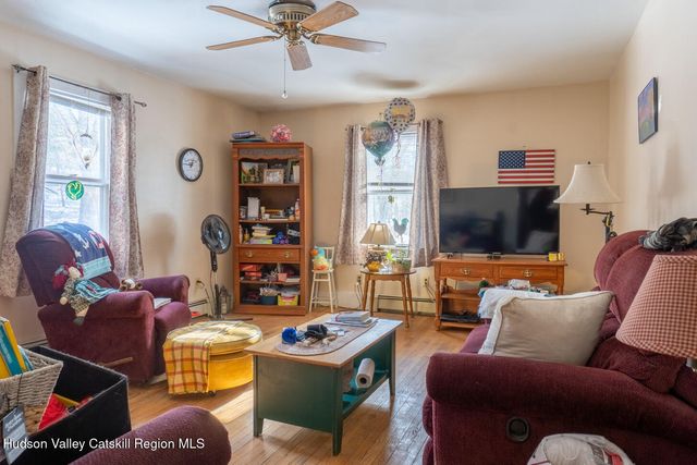 11 Dunbar Road, Hudson, NY 12534