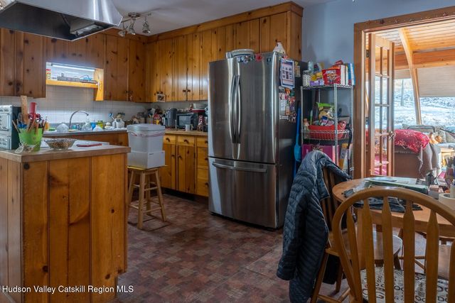 11 Dunbar Road, Hudson, NY 12534