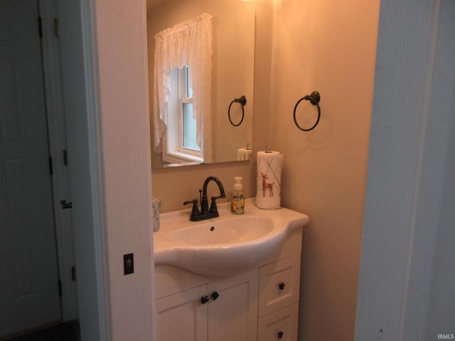 3102 E McKinley Drive, Monon, IN 47959