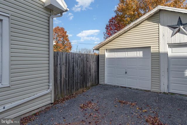 390 E FRONT ST, Lewisberry, PA 17339