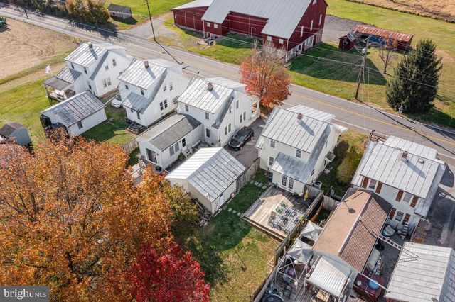 390 E FRONT ST, Lewisberry, PA 17339