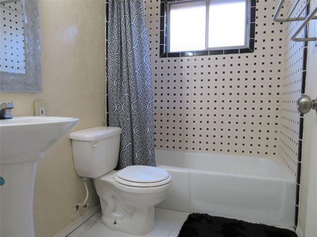 1006 Avenue L, South Houston, TX 77587