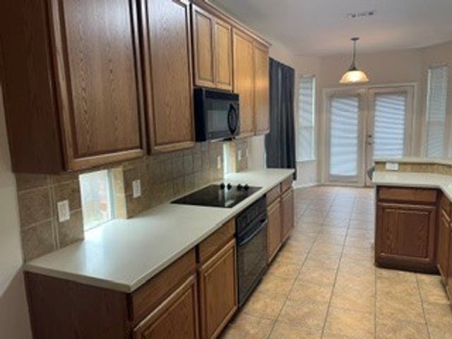 1740 Hidden Brook Drive, Grand Prairie, TX 75050
