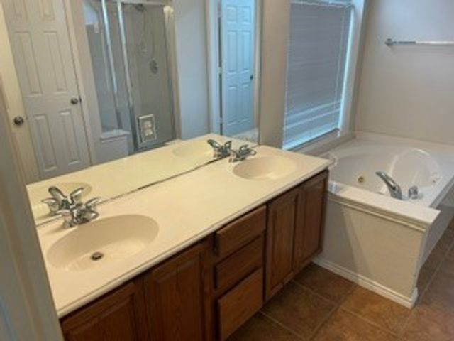 1740 Hidden Brook Drive, Grand Prairie, TX 75050
