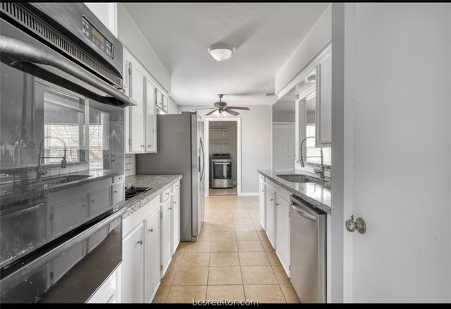 1115 Merry Oaks Drive, College Station, TX 77840