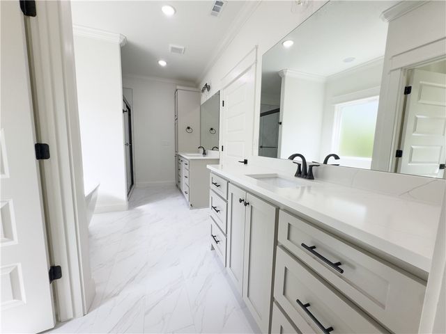 1 Larkhall Circle, Bella Vista, AR 72715