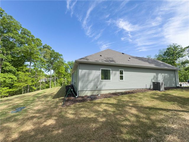 1 Larkhall Circle, Bella Vista, AR 72715