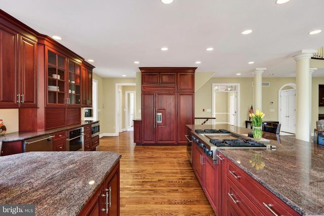 606 LONGCHAMPS DR, Devon, PA 19333