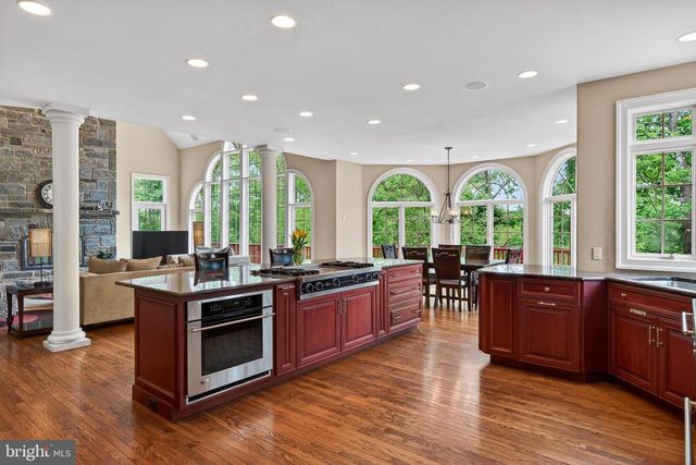 606 LONGCHAMPS DR, Devon, PA 19333