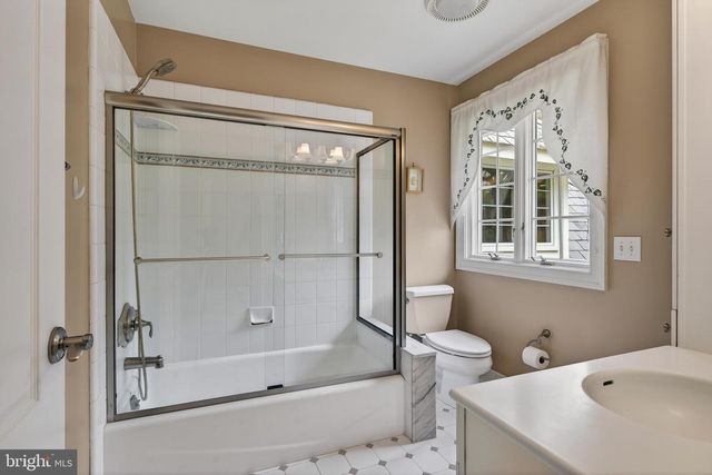 606 LONGCHAMPS DR, Devon, PA 19333