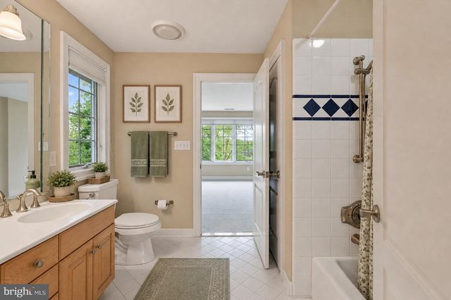 606 LONGCHAMPS DR, Devon, PA 19333