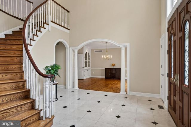 606 LONGCHAMPS DR, Devon, PA 19333