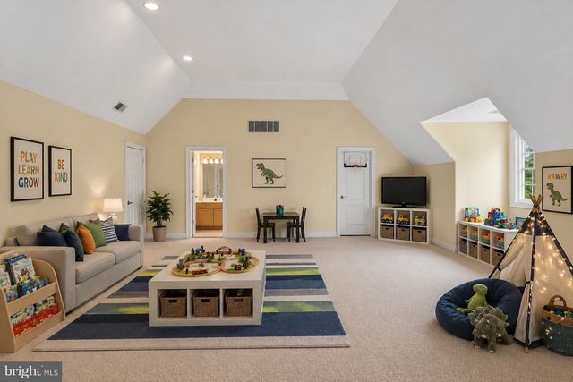 606 LONGCHAMPS DR, Devon, PA 19333