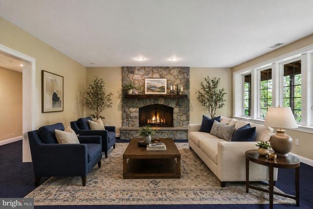 606 LONGCHAMPS DR, Devon, PA 19333