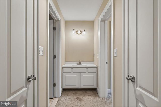 606 LONGCHAMPS DR, Devon, PA 19333
