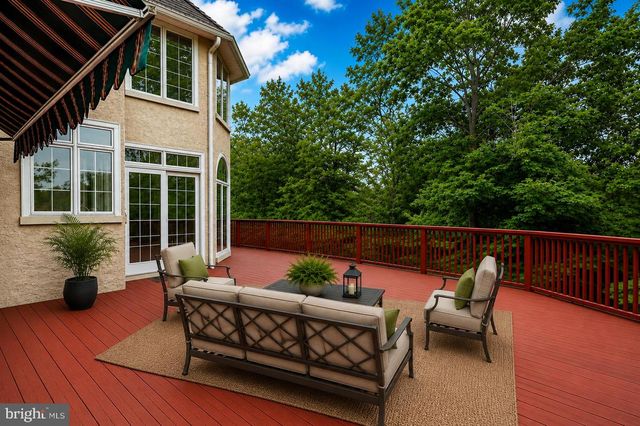 606 LONGCHAMPS DR, Devon, PA 19333