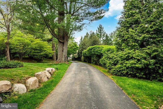 606 LONGCHAMPS DR, Devon, PA 19333