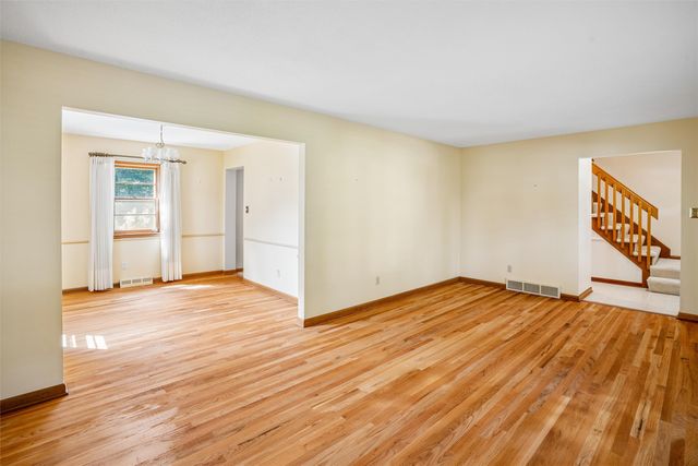 8666 Sunny Hill Drive, Clive, IA 50325