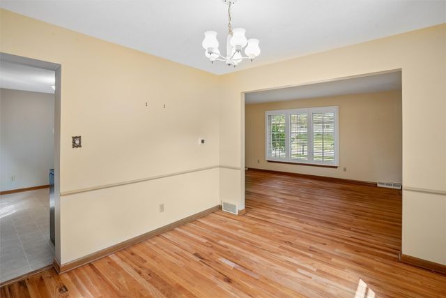 8666 Sunny Hill Drive, Clive, IA 50325
