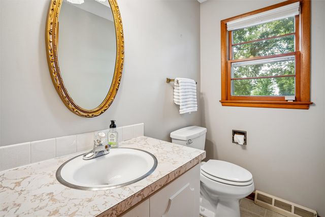 8666 Sunny Hill Drive, Clive, IA 50325