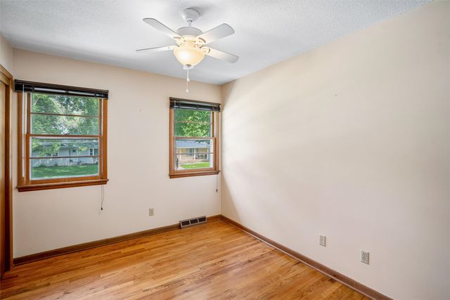 8666 Sunny Hill Drive, Clive, IA 50325