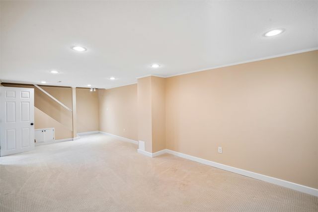 8666 Sunny Hill Drive, Clive, IA 50325