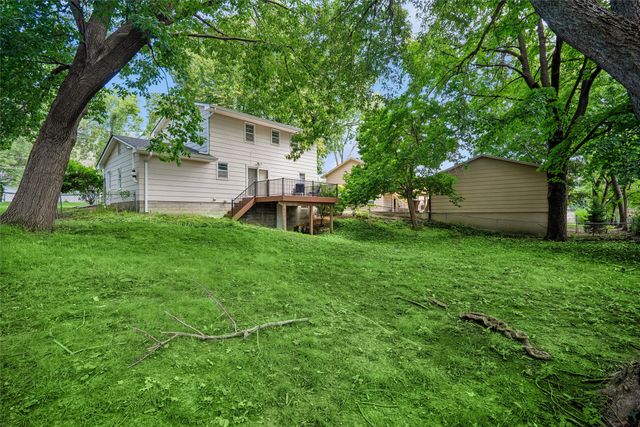 8666 Sunny Hill Drive, Clive, IA 50325