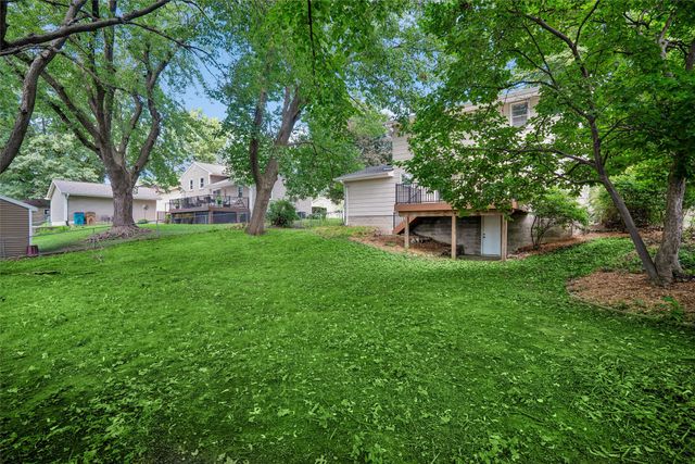 8666 Sunny Hill Drive, Clive, IA 50325