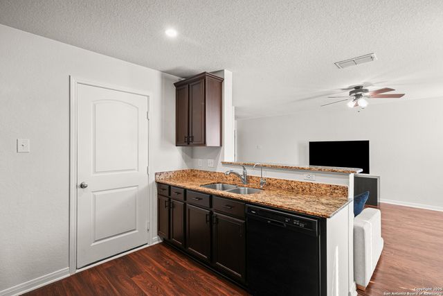 11620 Claudette, San Antonio, TX 78252