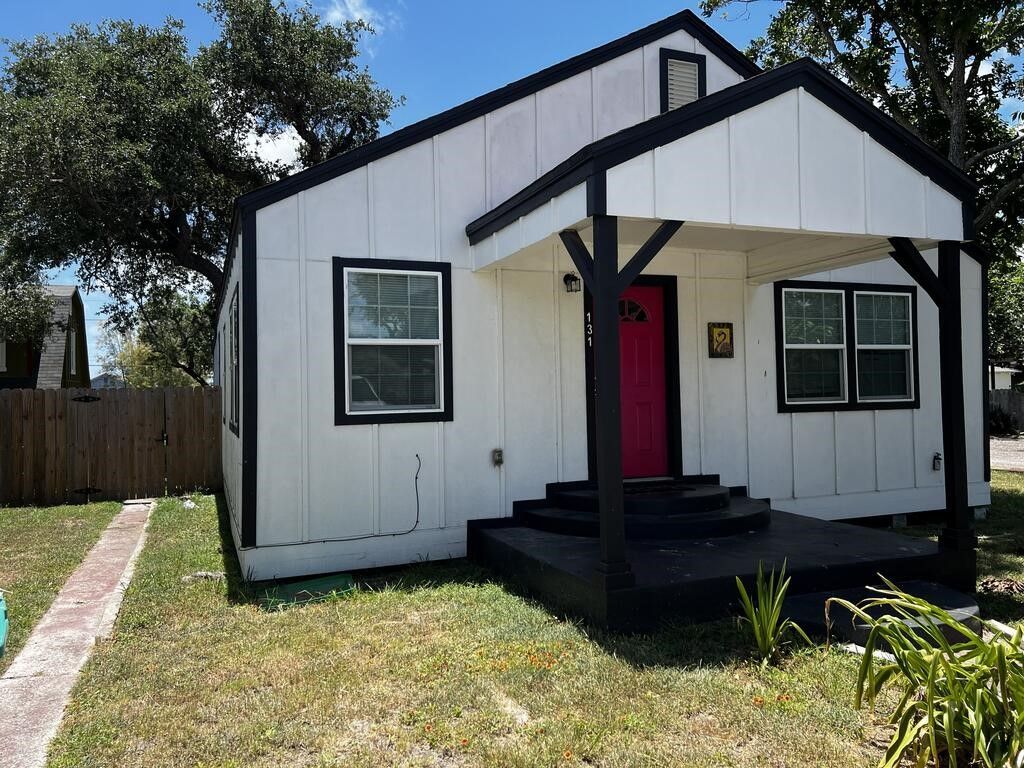 131 S Rife, Aransas Pass, TX 78335 — exterior