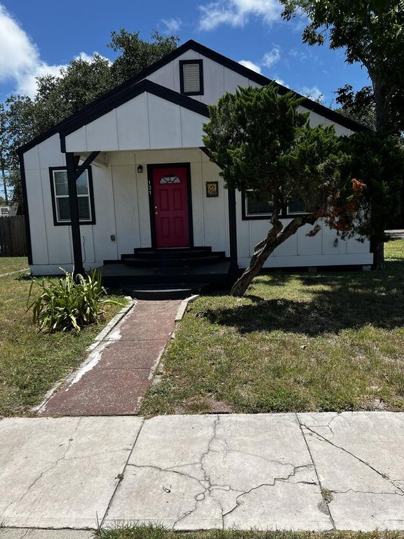 131 S Rife, Aransas Pass, TX 78335 — photo 2