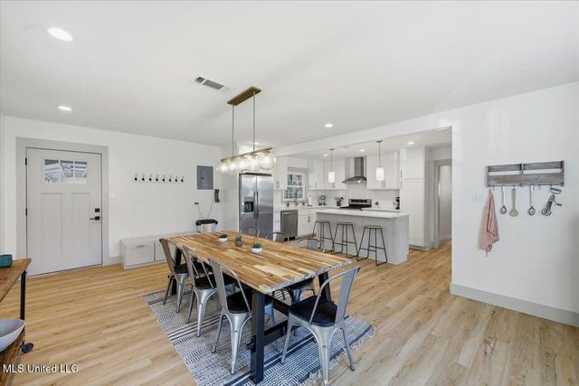 1004 Meadow Heights Drive, Jackson, MS 39206