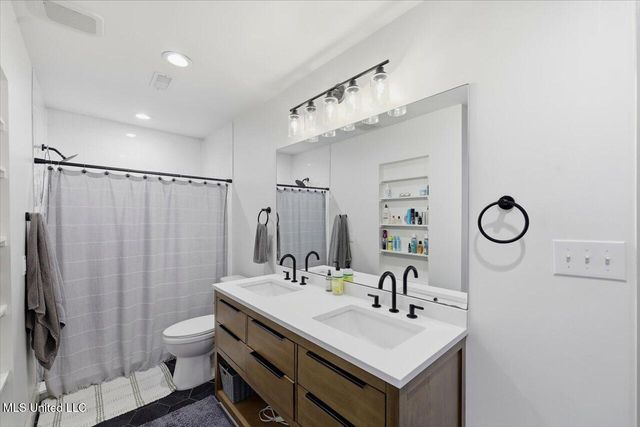 1004 Meadow Heights Drive, Jackson, MS 39206