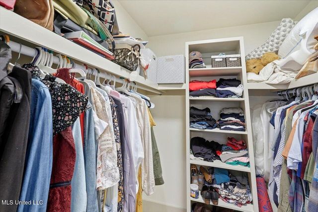 1004 Meadow Heights Drive, Jackson, MS 39206